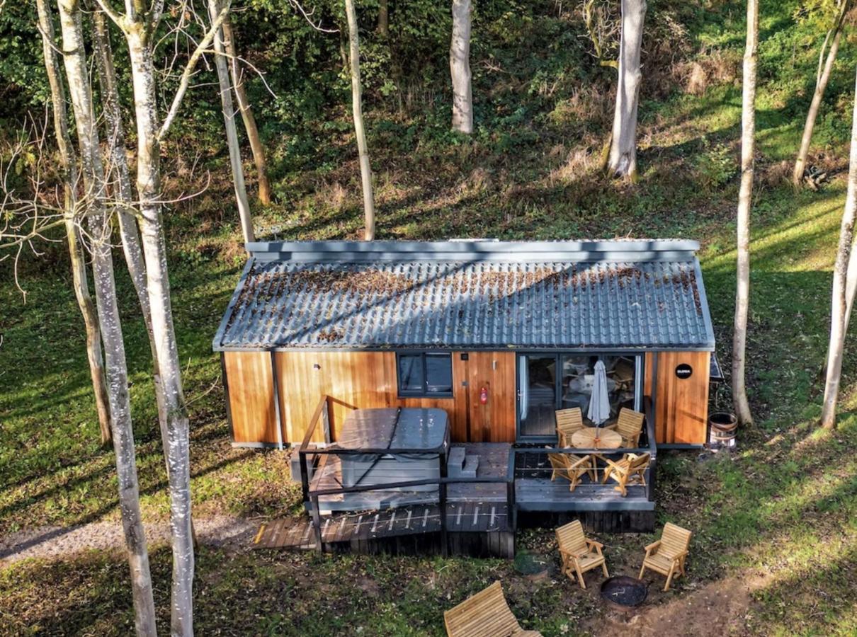 Riverside Lodge *