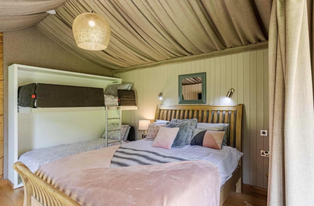 Riverside Lodge *