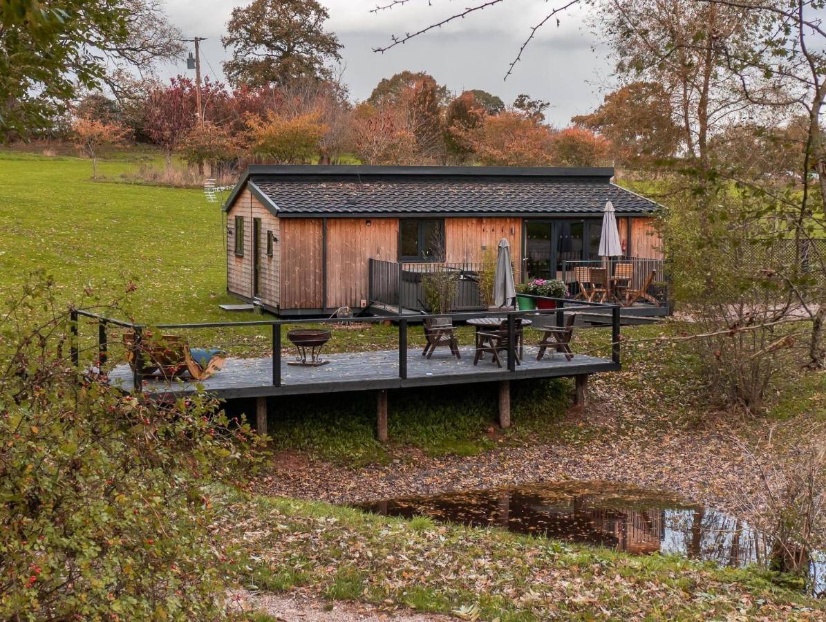 Riverside Lodge *