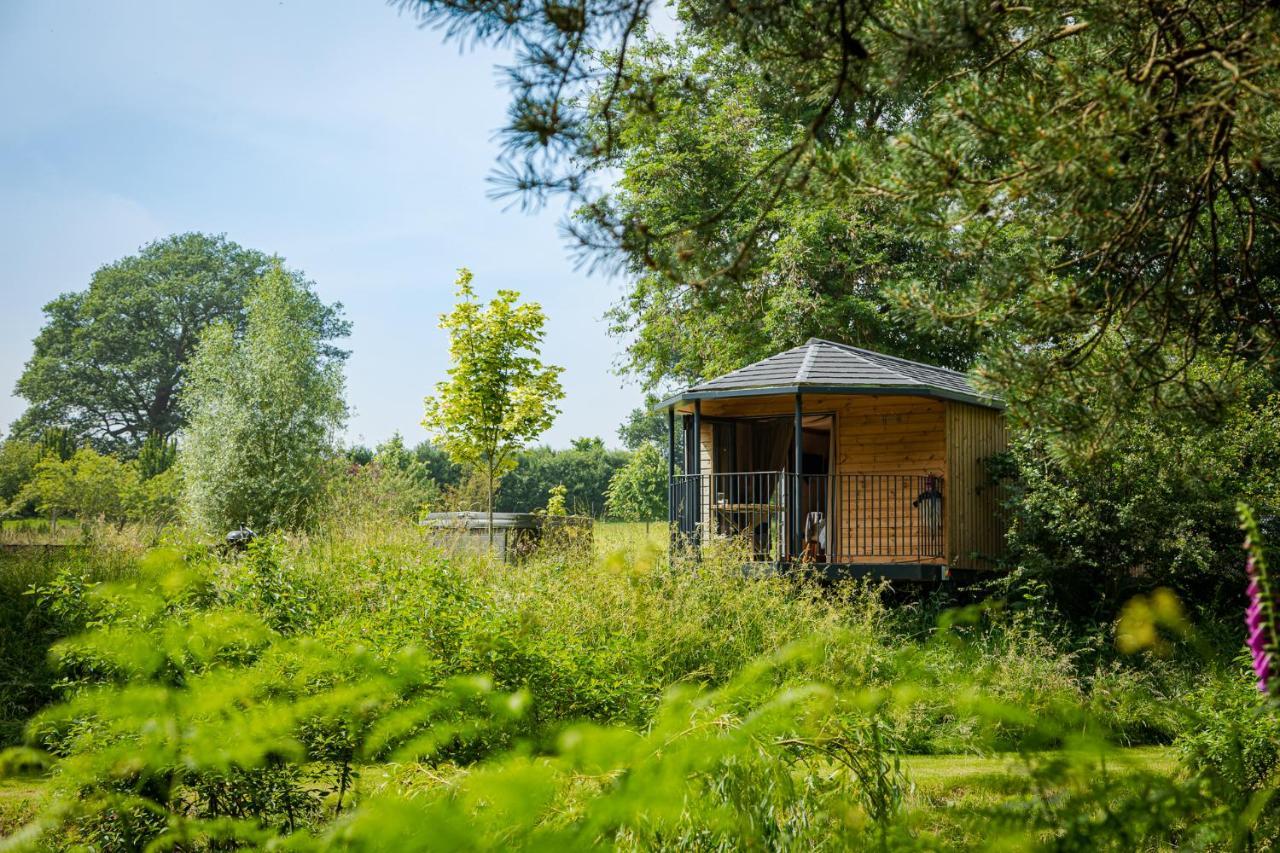 Riverside Lodge *