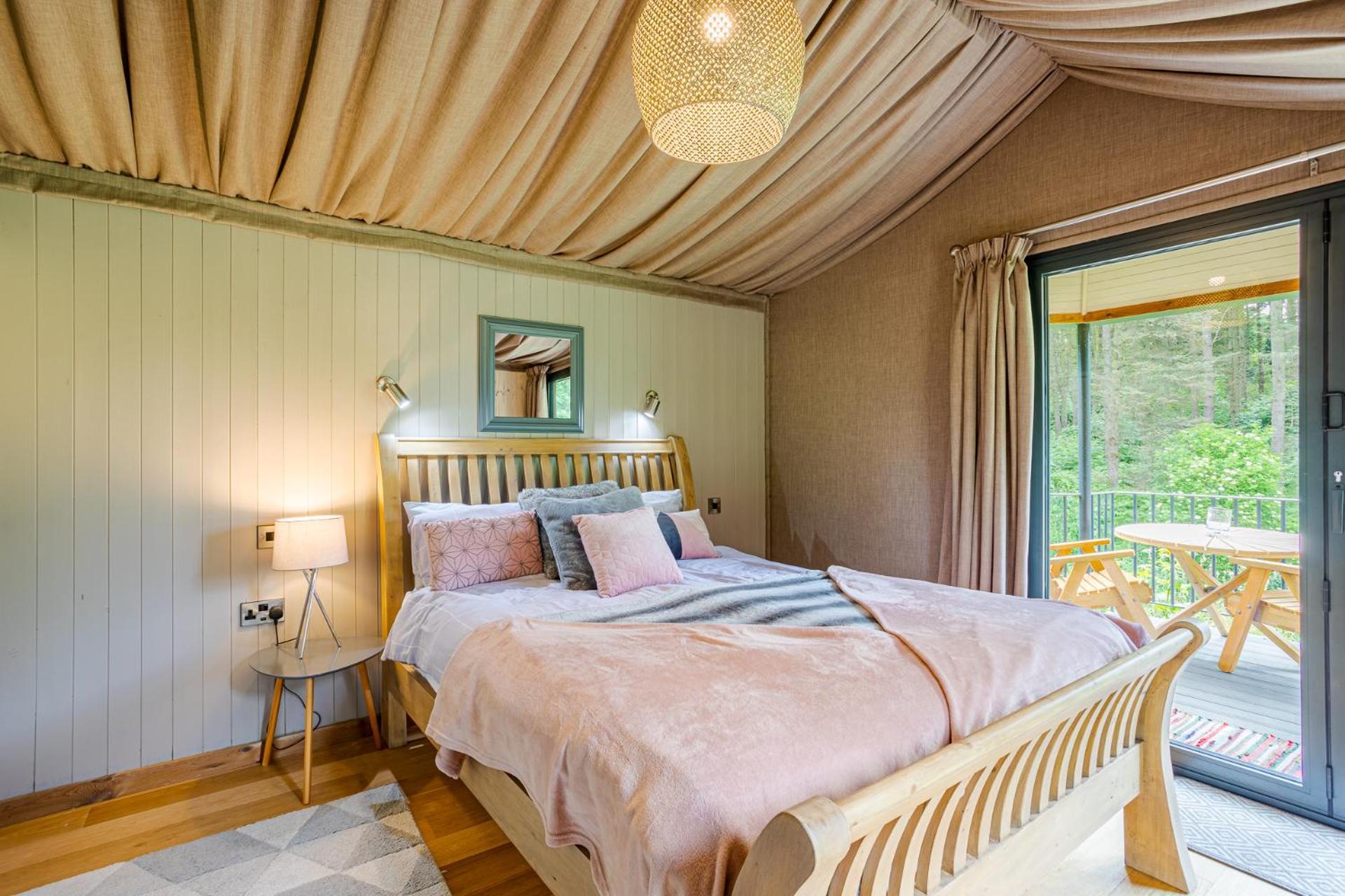 Riverside Lodge *