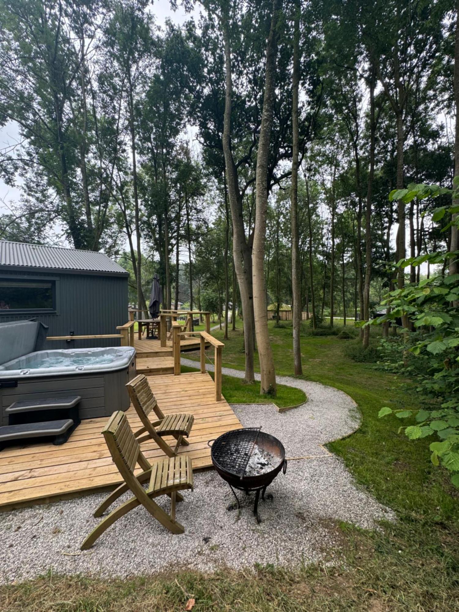 Riverside Lodge *