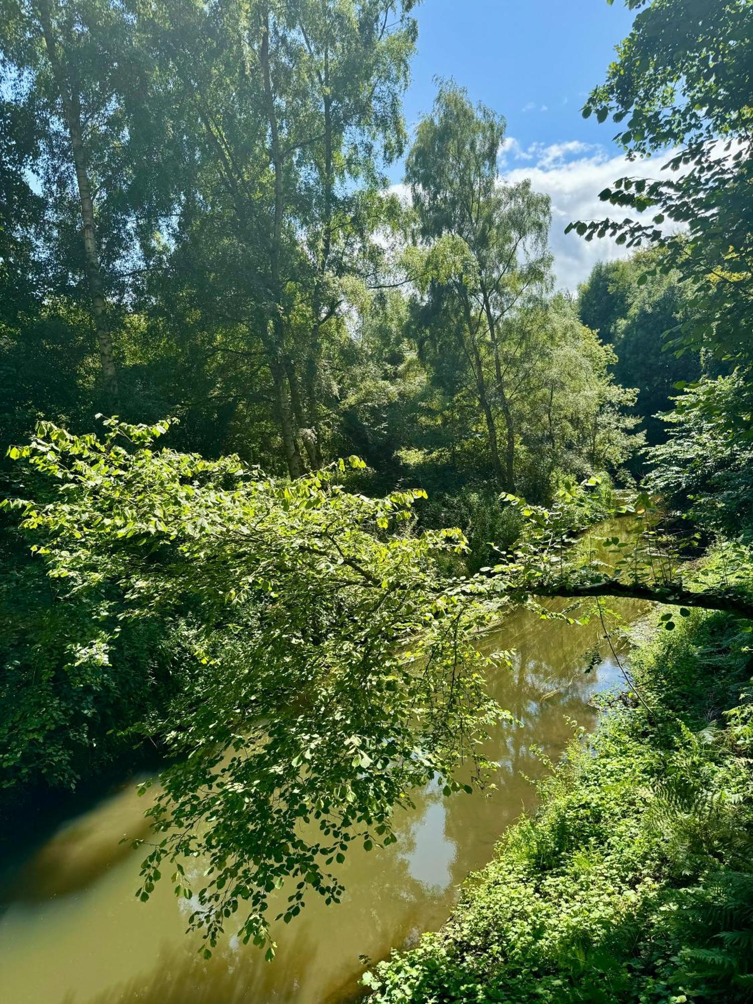 Riverside Lodge *
